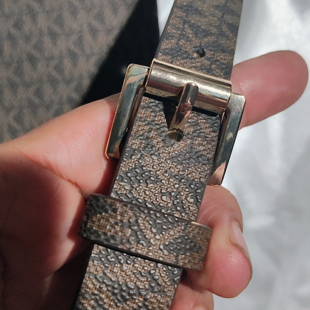 Michael Kors Brown Crossbody Bag Chic and Versatile - Picture 5 of 9
